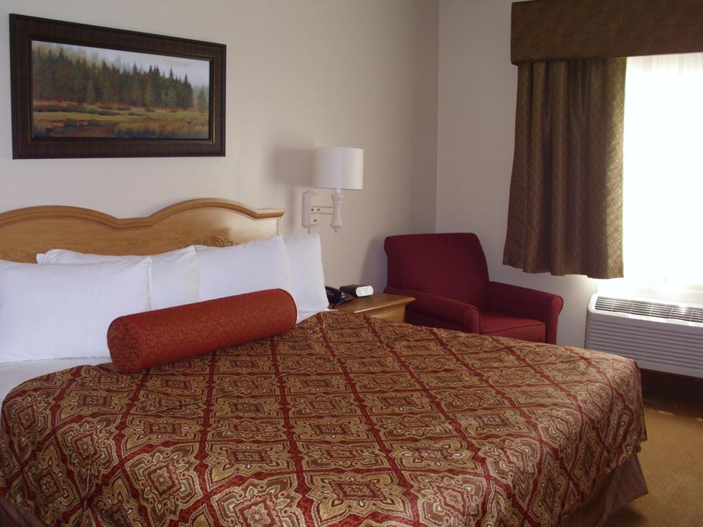 Savanna Inn & Suites חדר תמונה