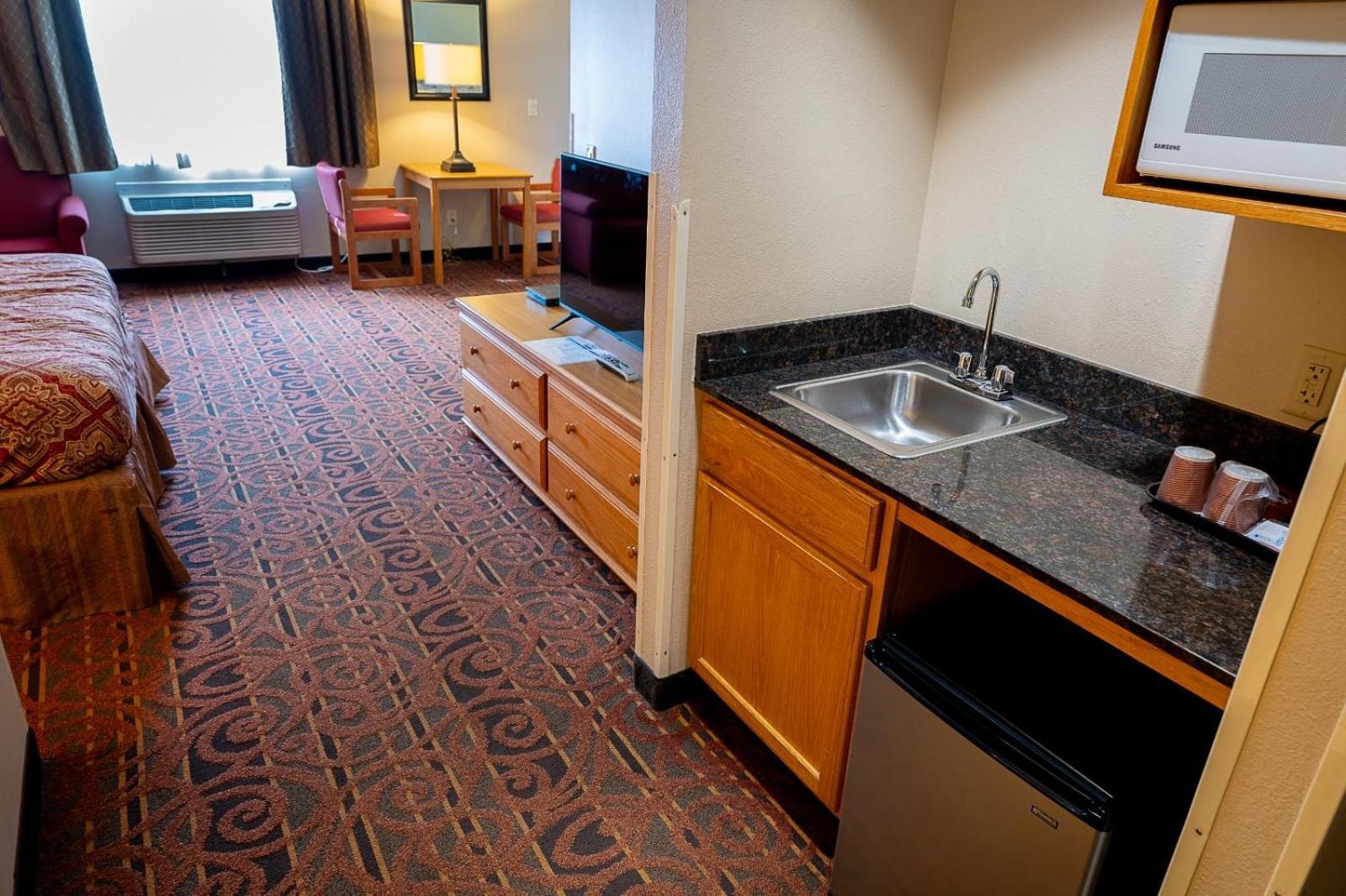 Savanna Inn & Suites מראה חיצוני תמונה